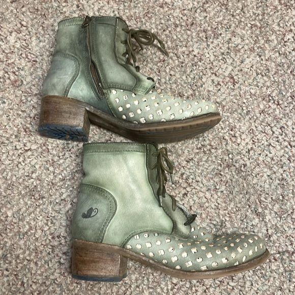 Felmini short heeled lazer cut out boots in light green/cream - Picture 9 of 12